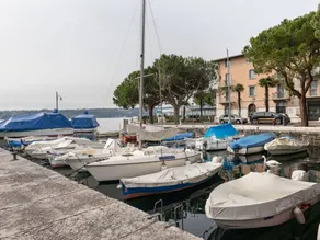 Snug Holiday Home in Salò With Balcony - Image 2
