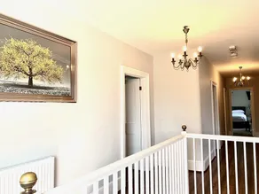 Stunning 6 Bedroom Farmhouse in Hellingly - Image 5