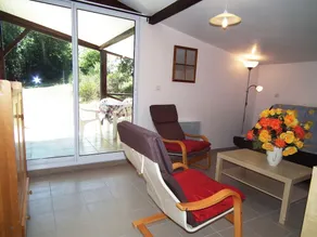 Detached House With Terrace in South Dordogne - Image 3