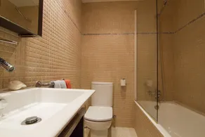 Appartement avec jardin, terrasse et piscine - Image 2