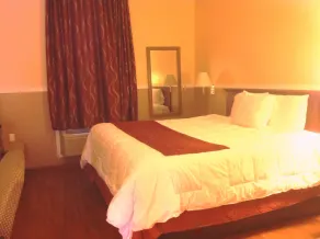 Village Inn - Image 5