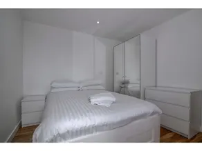 Stunning & Spacious 2BR Apartment in Mediacityuk - Image 4