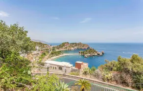 Beautiful Apartment in Gaggi With Wifi and 4 Bedrooms - Image 4