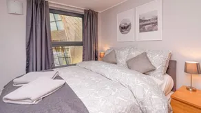 Leeds City Centre Apartment with River View - Image 2