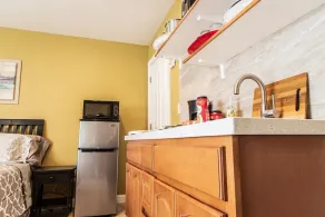 Charming Studio in Hayward - Image 4