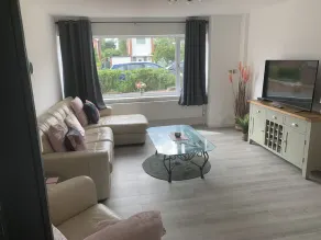 Crowthorne House, Beautiful Home for 8 Guests, Cul-de-sac With Private Driveway - Image 5