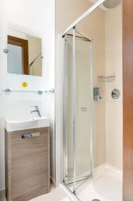 Skyvillion Embassy Court London - Image 5