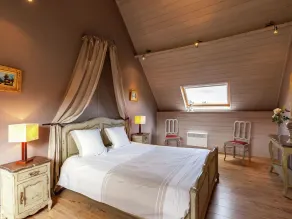 Delightful Cottage Surrounded by Nature - Image 2