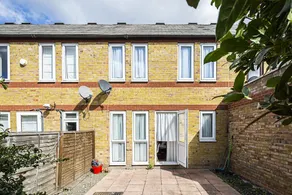 ASH Cosy Apartments 2 - Codling Close - Image 5