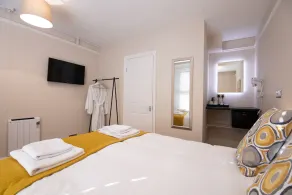 Redhouse - Image 4