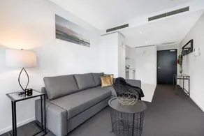 FARINA, 1BDR Docklands Apartment - Image 3