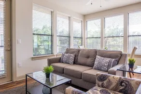 Turtle Creek Apartments by Frontdesk - Image 2