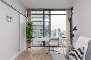 Bright Sub-penthouse on Bay St, Downtown Toronto - Image 2