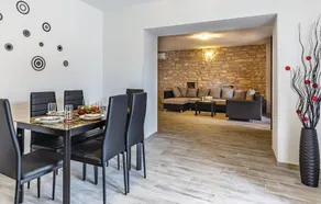 Stunning Home in Peruski With Wifi and 2 Bedrooms - Image 2