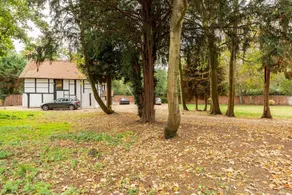 Beautiful 4 Bedroom Property - Image 5