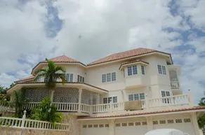 Bertrann Bed & Breakfast - Image 5