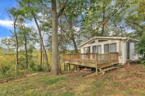 Escape To This River Home With Mountain Views 2 Bedroom Home by Redawning - Image 3