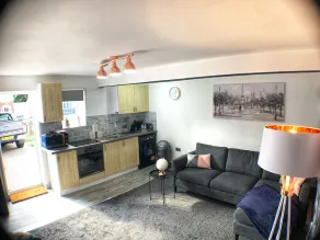 Grand Central Budget Modern Apartments - Image 4