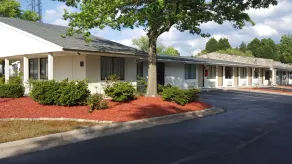 Super 8 Aberdeen Southern Pines - Image 4