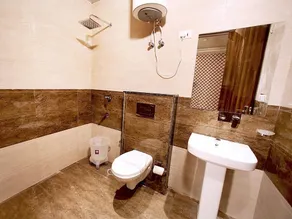 Hotel Smart Suites - Image 2