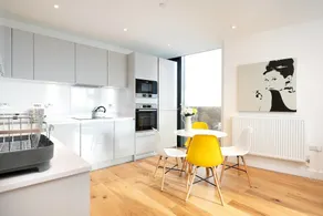 Modern 2 bed for 4 Guests - 15 Mins to LDN Bridge! - Image 5