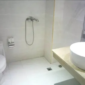 Po Yang Hu Hotel - Image 2