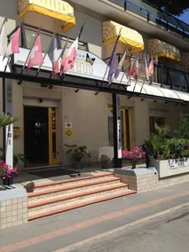 Hotel Marzia con Piscina - Image 5