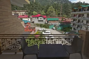 The Paramount Inn by OYO Rooms - Image 4