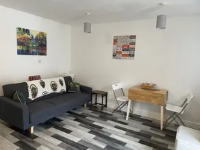 Impeccable 1-bed Apartment in Chesterfield - Image 4