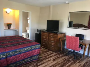 Civic Center Motel - Image 5