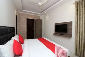 Hotel Shyam by OYO Rooms - Image 3