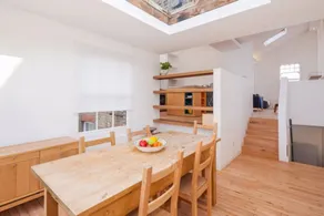 Stunning 2Bed Home with 2 Balconies in Camberwell - Image 4