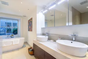 3 Bedroom Family House in Regents Park - Image 2
