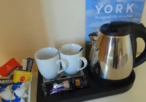 Alcuin Lodge Guest House - Image 3