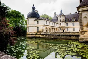 Aupres Du Chateau - Image 5