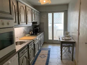 Sea View Flat, beach access by GuestReady - Image 5