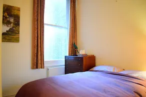 Kensington 2 Bedroom Flat With Balcony - Image 2