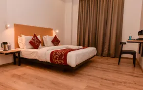 Hotel Red Saffron - Image 5