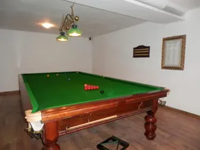 Remarkable 2-bed Apartment in Aleksandrovo - Image 3