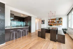 St Kilda Penthouse with Panaromic Bay and City View - Image 3
