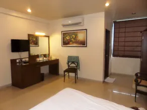 OYO 80131 Flagship hotel Matrix Inn - Image 2