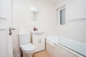 Bright &Spacious Family Home near London Bridge - Image 5