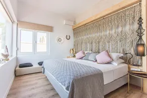 Beachfront Modern Property With 2 Outdoor hot Tubs Only 300m From Restaurants Shops - Image 4