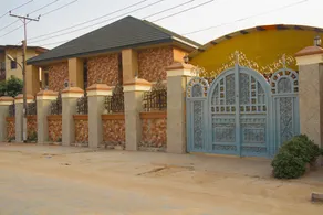 Owee's Place - Image 5