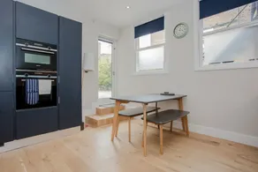 Modern 3 Bedroom Flat in West Hampstead - Image 2