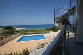 Apartment In Residence With Pool - Image 5