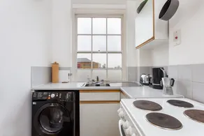 2 Bedroom Apartment In Wapping - Image 2