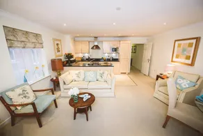 Jade Apartments - Image 3