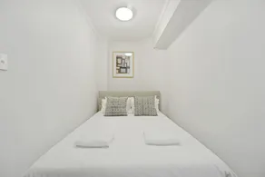 HomeHotel Stylish 3 Bed Clean & Comfort - Image 4