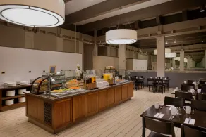 Hilton Oakland Airport - Image 4